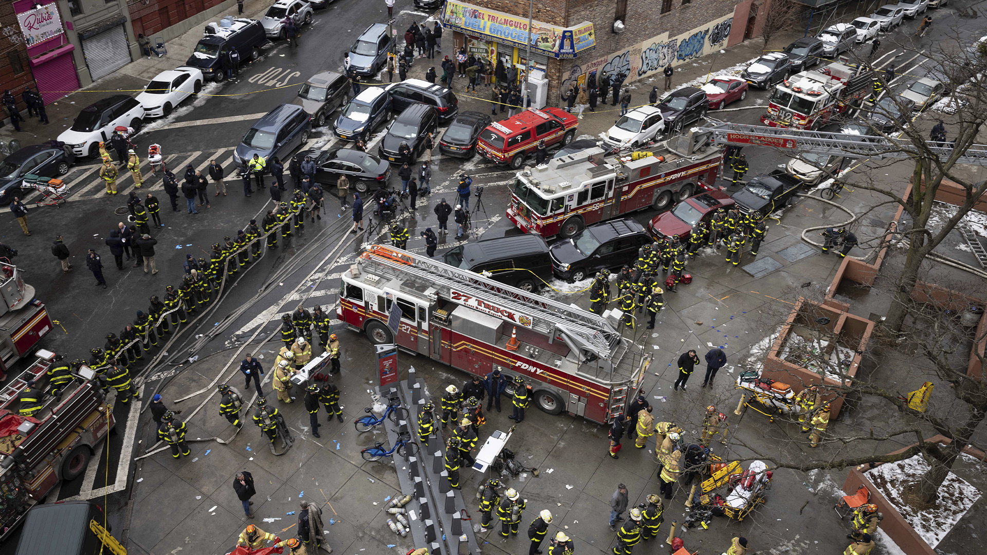 e Dix-neuf personnes, dont neuf enfants, ont été tuées dans un incendie d'appartement du Bronx, à New York, la pire tragédie du genre à survenir dans la Grosse Pomme en plus de trois décennies.