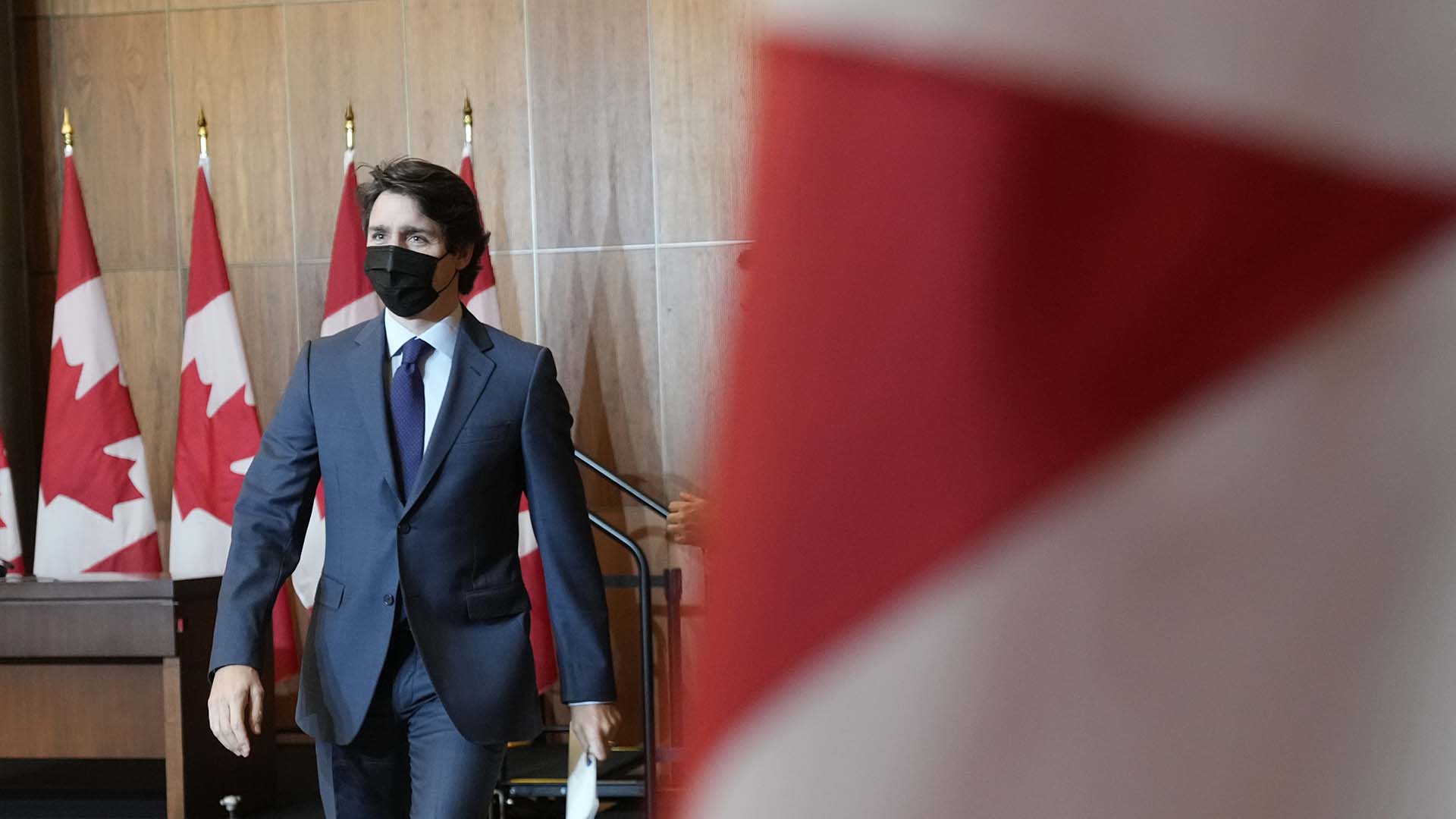 Le premier ministre Justin Trudeau quitte une conférence de presse à Ottawa, le 19 janvier 2022.
