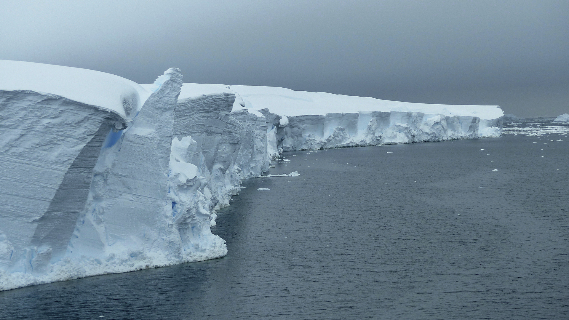 Photo du glacier Thwaites, prise en 2019 par une équipe de recherche du Royaume-Uni.