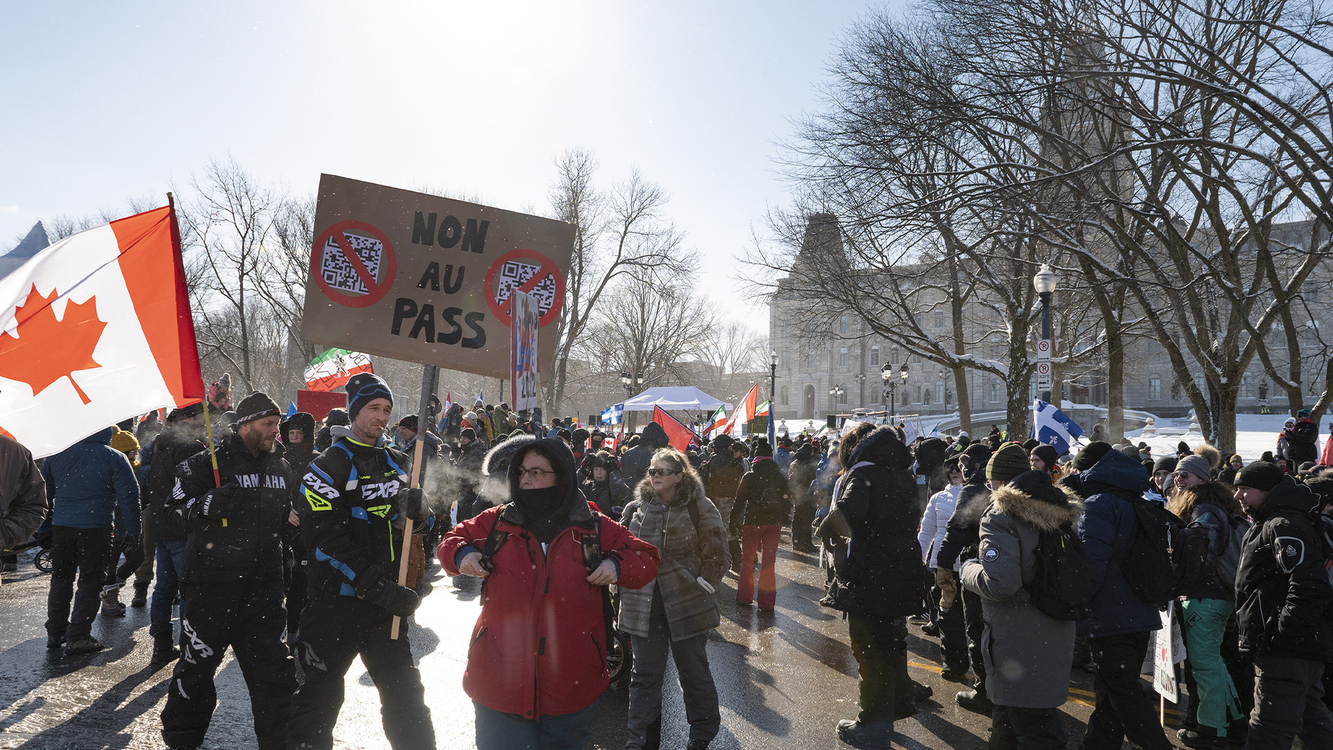 Sur cette image : des participants à la manifesation devant l'Assemblée nationale à Québec