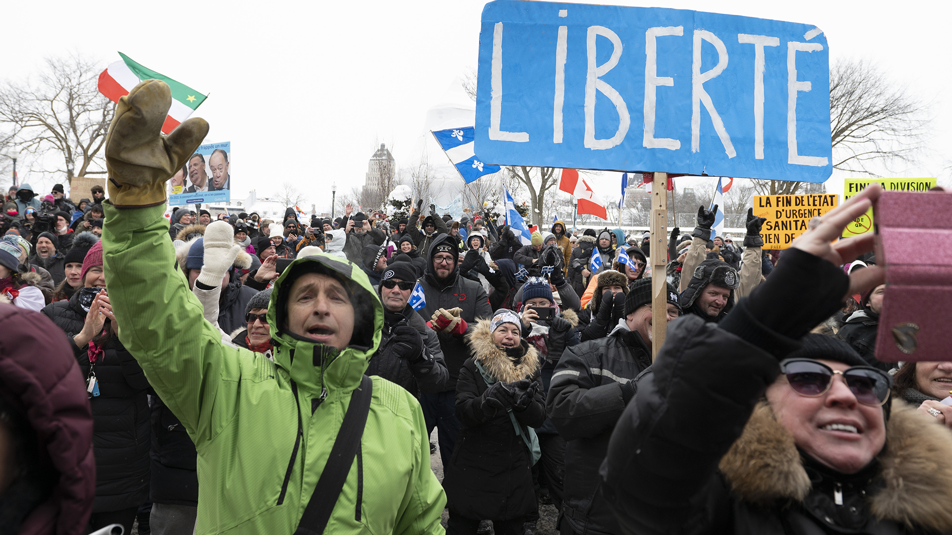 Les manifestants à Québec, dimanche. 