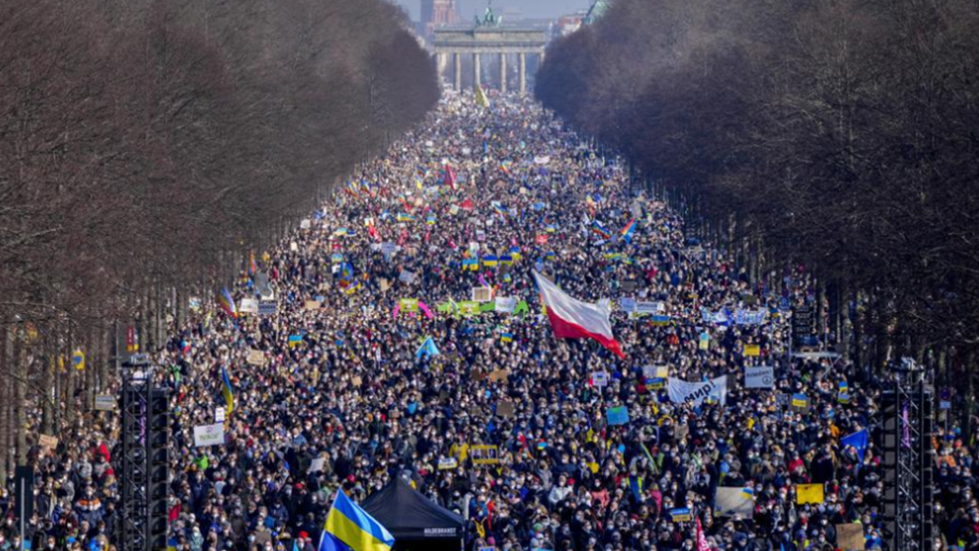 100 000 personnes ont marché dimanche à Berlin en appui à l'Ukraine.