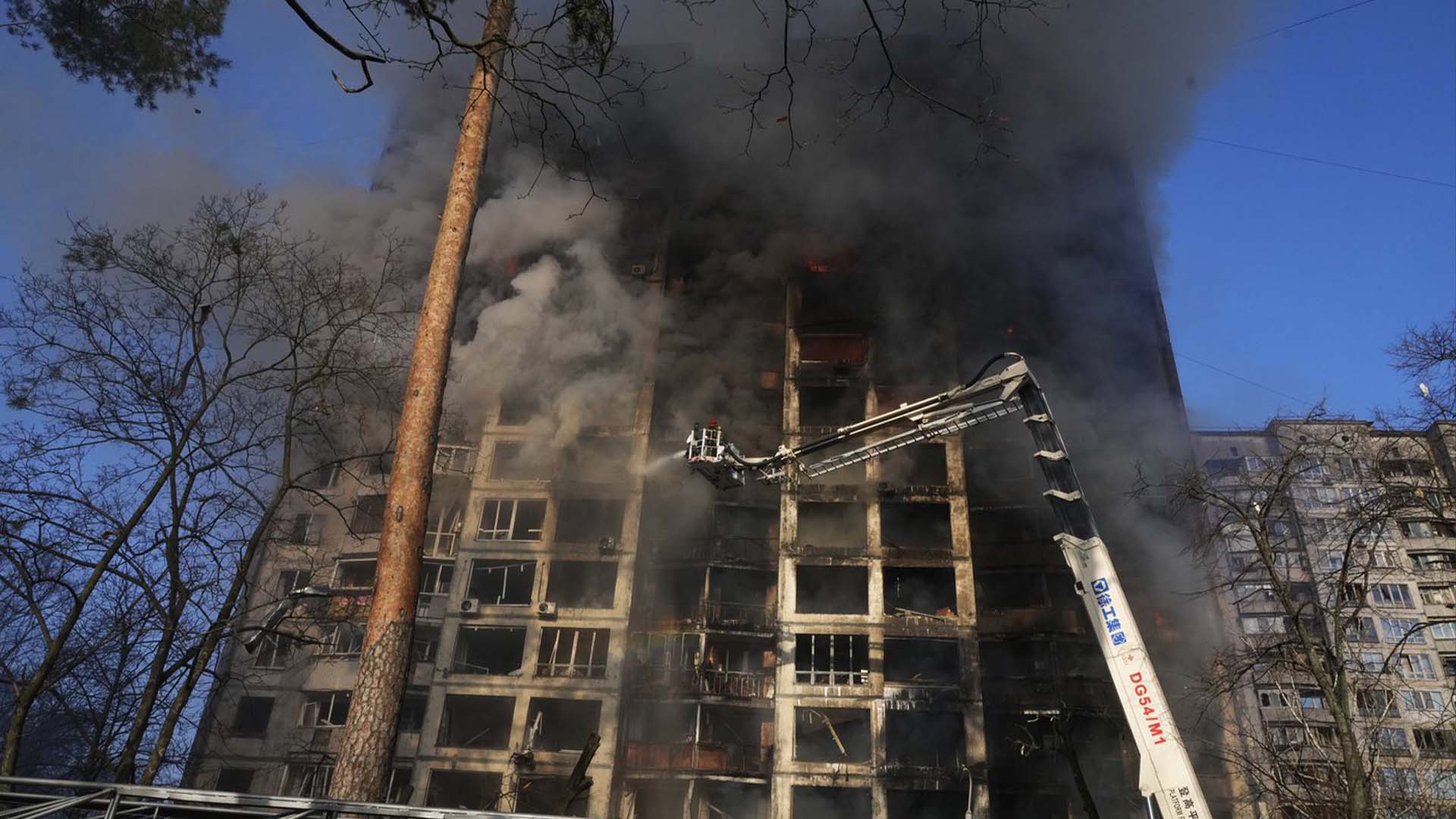 Un immeuble à appartements de Kyiv, en Ukraine, a été touché lors de bombardements russes, 15 mars 2022..
