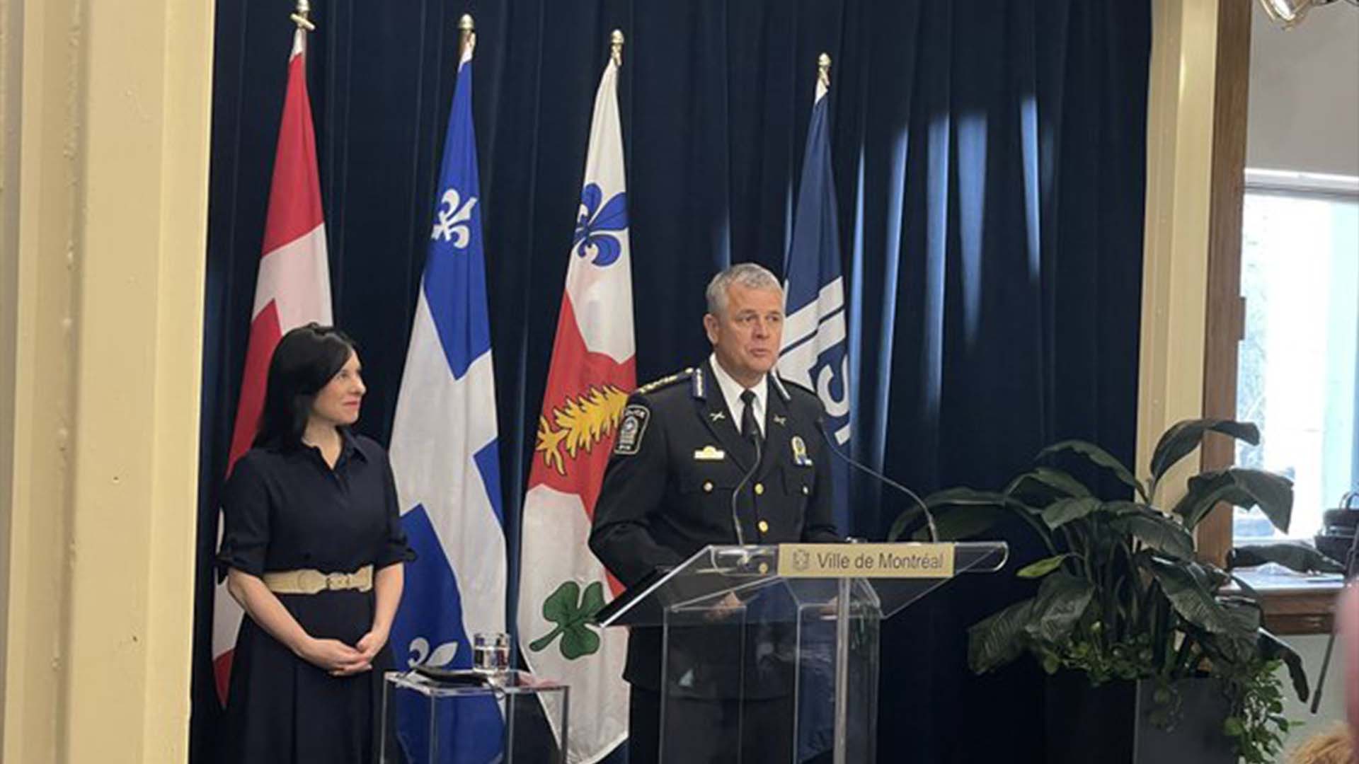 Sylvain Caron et la mairesse de Montréal Valérie Plante en conférence de press le 15 mars 2022.