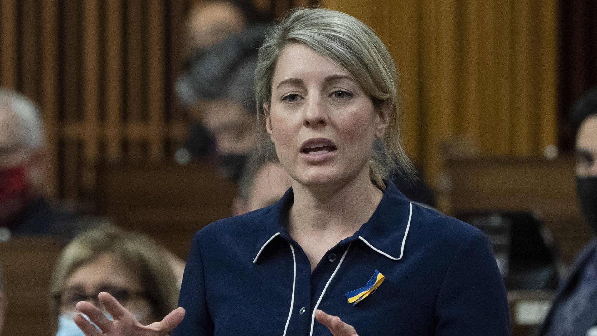 La ministre des Affaires étrangères, Mélanie Joly, prend la parole le 23 mars 2022 à Ottawa.
