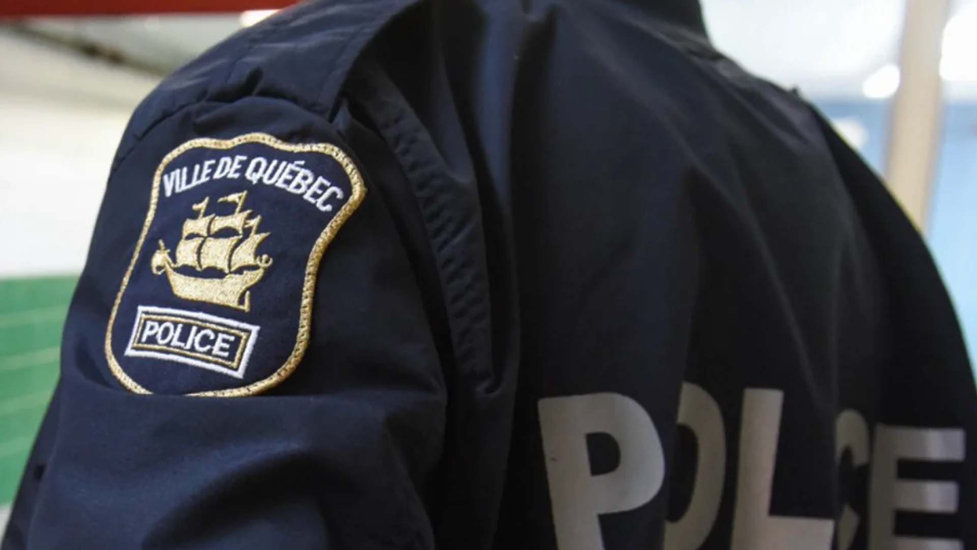 Le Service de police de la Ville de Québec (SPVQ) précise que l'agression armée est survenue dans un stationnement d'un immeuble à logements de l'avenue St-Narcisse, dans Limoilou.