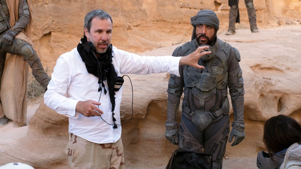 Le cinéaste québécois Denis Villeneuve et l'acteur Javier Bardem sur le plateau du film Dune.