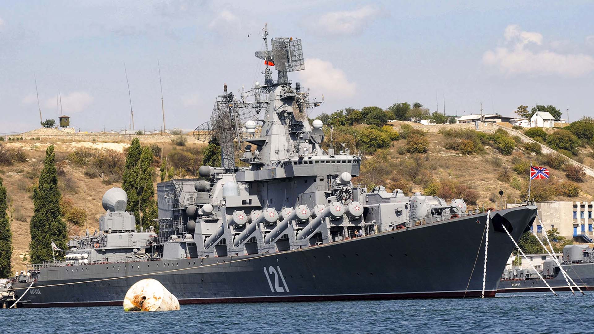 Le Moskva, navire amiral de la flotte russe de la mer Noire, est ancré dans le port de la mer Noire de Sébastopol, le 11 septembre 2008. 