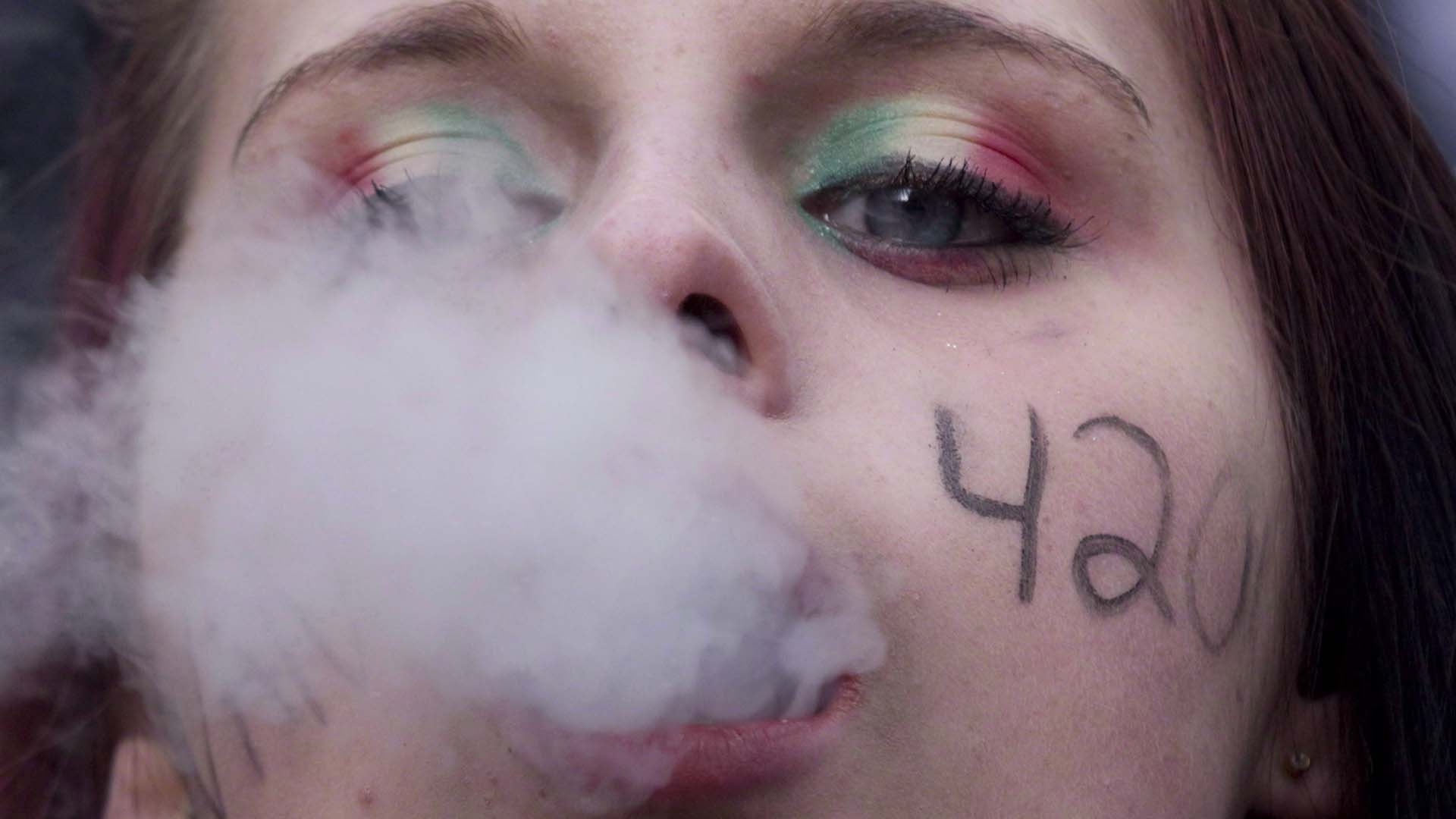 En cette journée du «420», Noovo Info s'est intéressé aux impacts d'une légalisation du cannabis aux États-Unis pour le Québec.