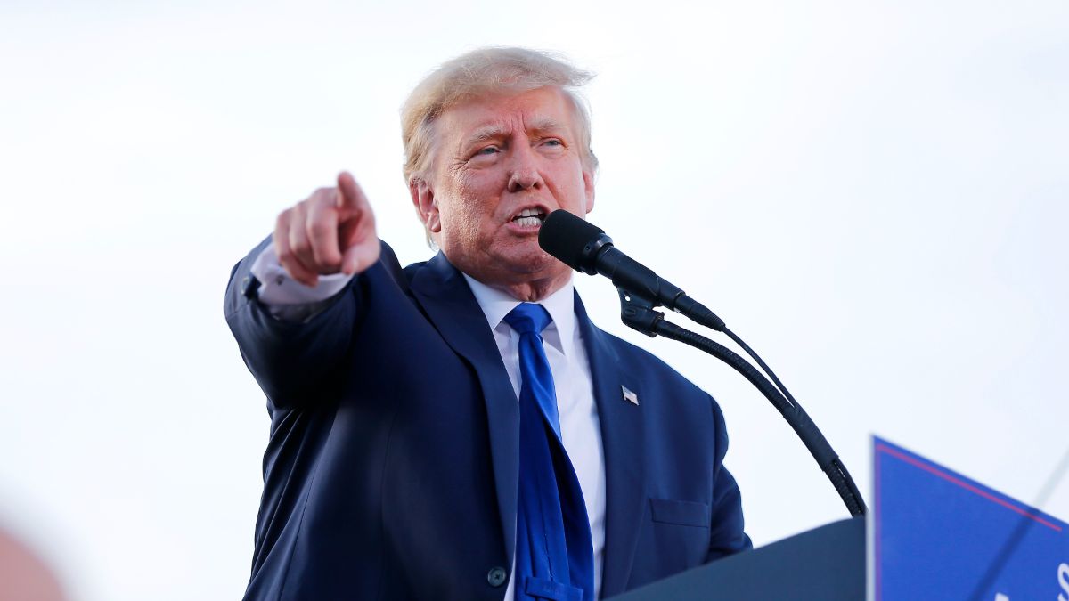 L'ancien président Donald Trump a prononcé un discours lors d'un rassemblement au Delaware County Fairgrounds, samedi 23 avril 2022.