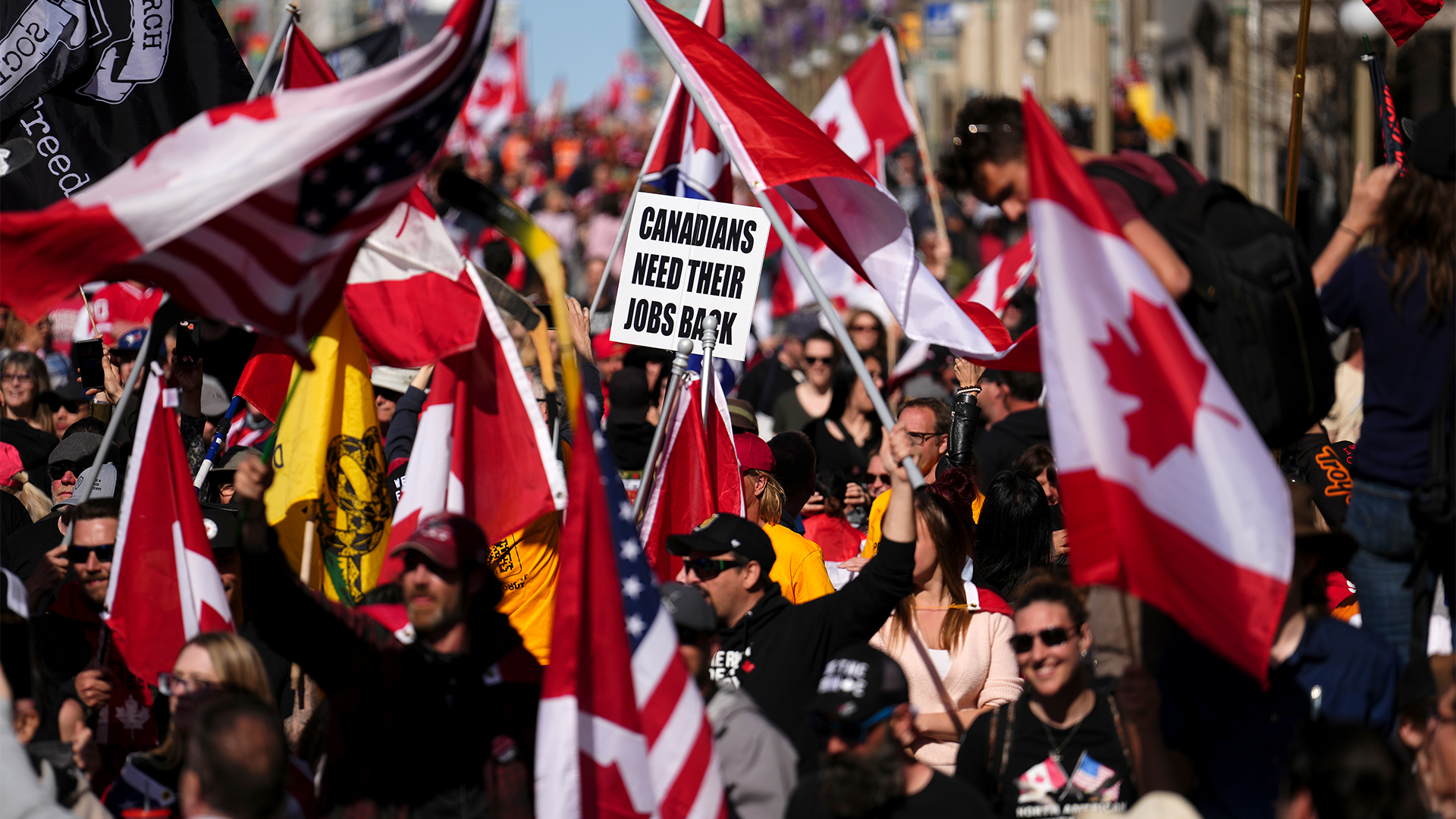 Les manifestants sont arrivés vendredi après-midi dans le cadre du rassemblement «Rolling Thunder», organisé par Freedom Fighters Canada, un groupe s'opposant aux restrictions liées à la pandémie de COVID-19.