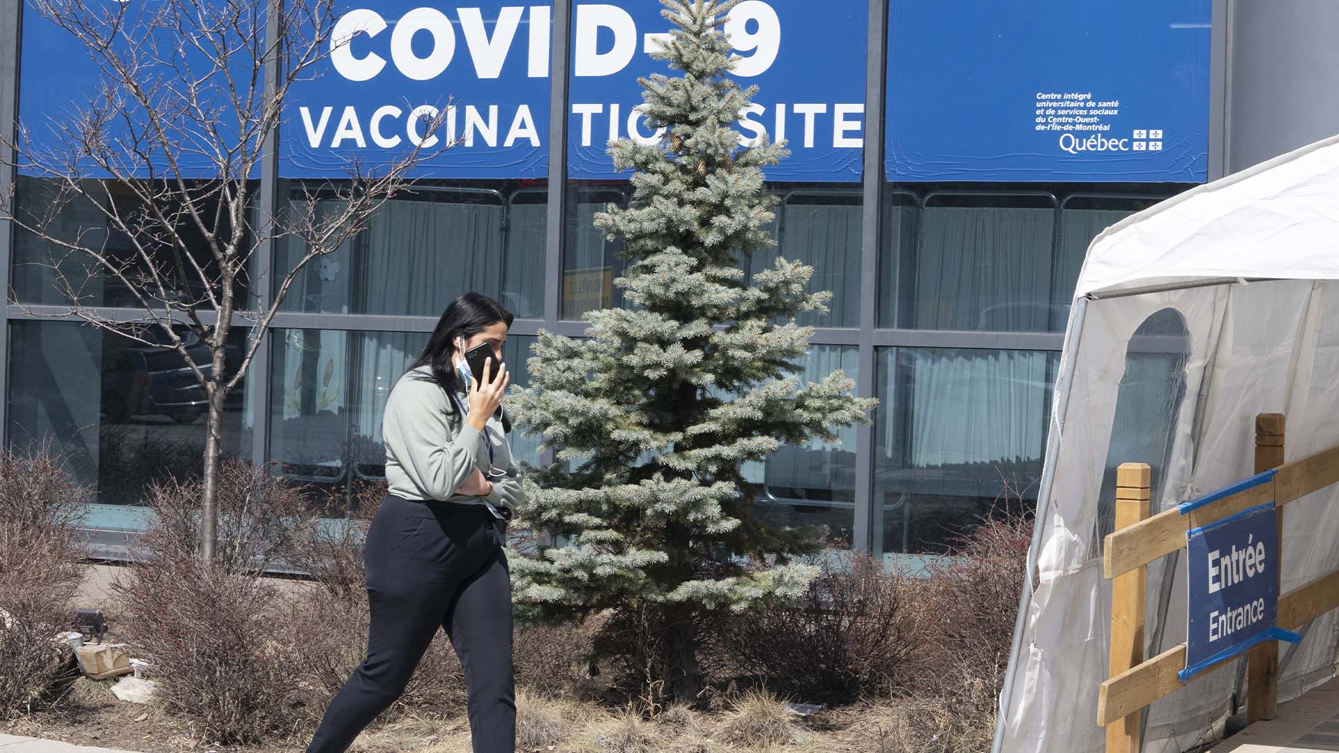Seulement deux nouveaux décès se sont ajoutés au bilan des victimes. On déplore dorénavant 15 139 morts liées à la COVID-19 depuis son apparition au Québec.