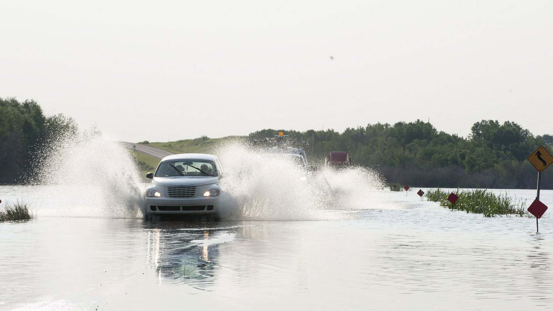 Un système météorologique qui se déplace lentement pourrait déverser environ 60 millimètres de pluie au Manitoba à partir de mercredi, ce qui ravive les craintes de nouvelles inondations printanières.
