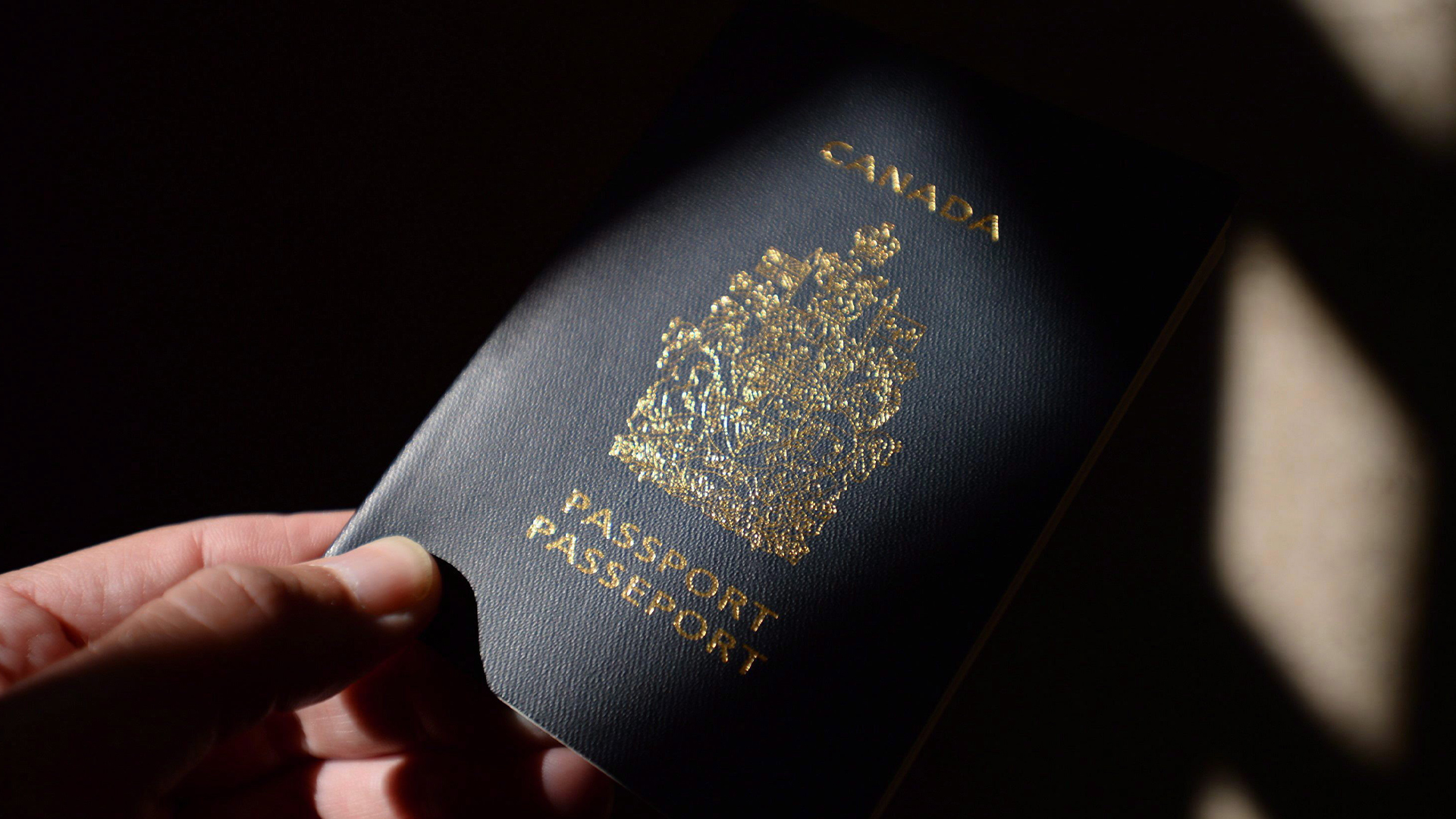Les députés du Bloc Québécois (BQ) ont critiqué la gestion de Service Canada face à la congestion des demandes de passeports.