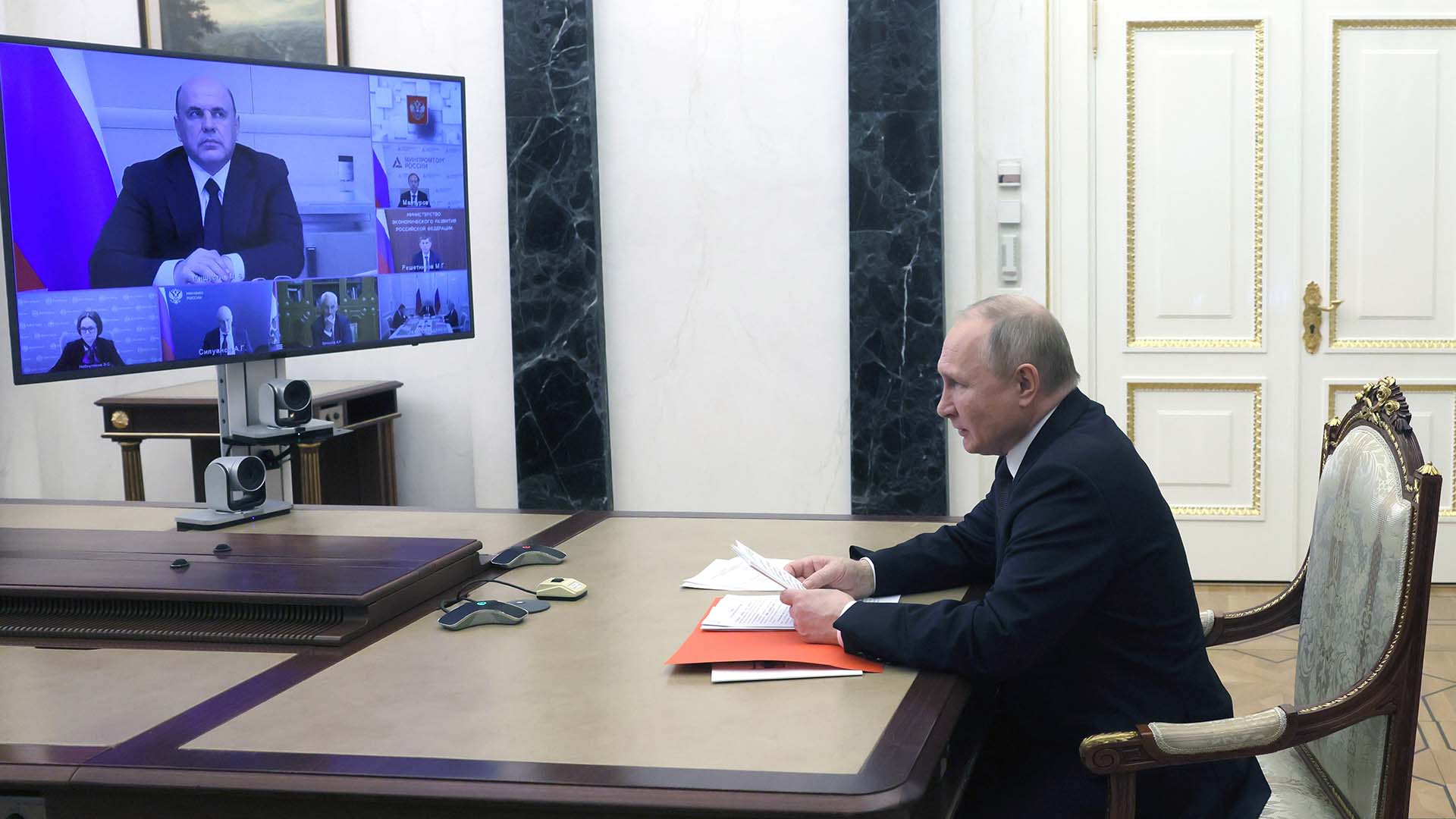 Mélanie Joly a déclaré que l'objectif du Canada était d'être en phase avec ses alliés pour imposer des sanctions aux individus ayant des liens avec Vladimir Poutine (photo).