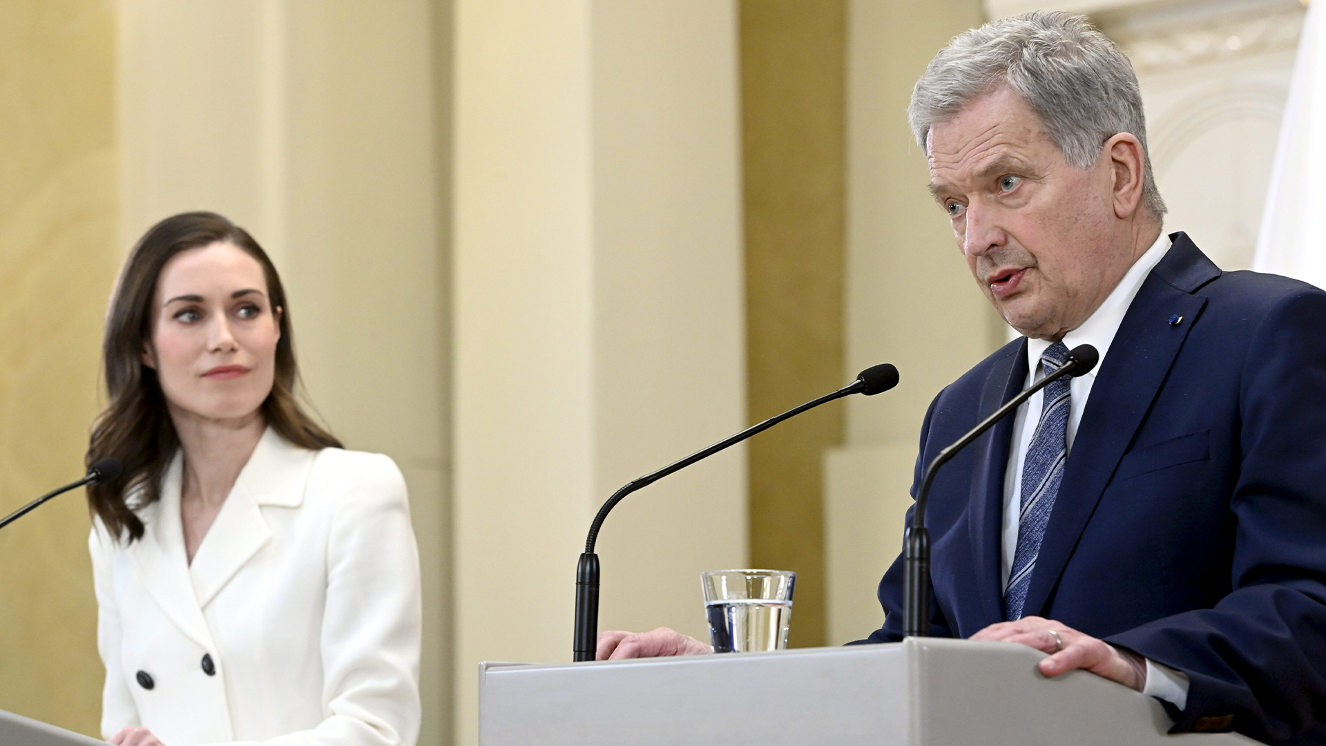 Le président Sauli Niinisto et la première ministre Sanna Marin ont annoncé que la Finlande chercherait à devenir membre de l'OTAN lors d'une conférence de presse. 