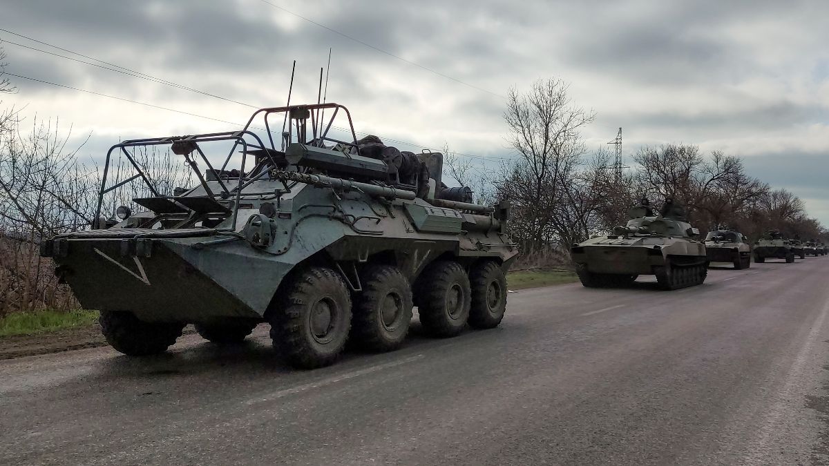 Après s'être emparés du dernier nid de résistance dans la ville portuaire de Marioupol, les Russes ont lancé des attaques d'artillerie et de roquettes contre l'armée ukrainienne dans le Donbass