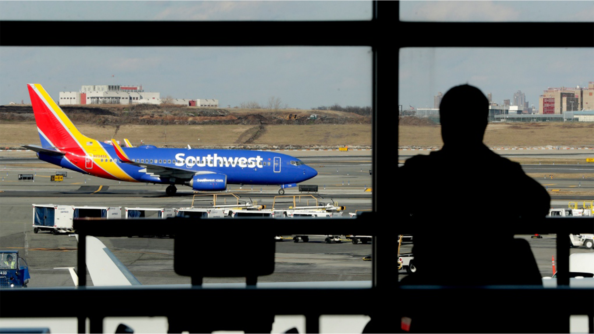 Un avion de Southwest Airlines à l'aéroport LaGuardia de New York.