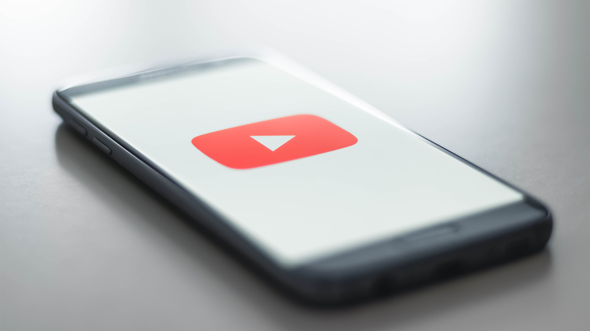 On estime que 20 à 30 % des vidéos YouTube sur les maladies infectieuses émergentes contiennent également des informations inexactes ou trompeuses.
