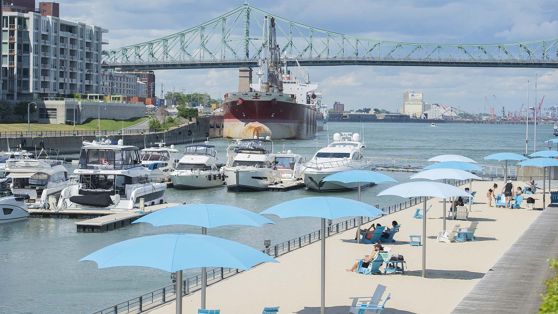 La Fondation Rivières propose d'ouvrir un espace de baignade dans le bassin Jacques-Cartier, en collaboration avec la Société du Vieux-Port de Montréal. 