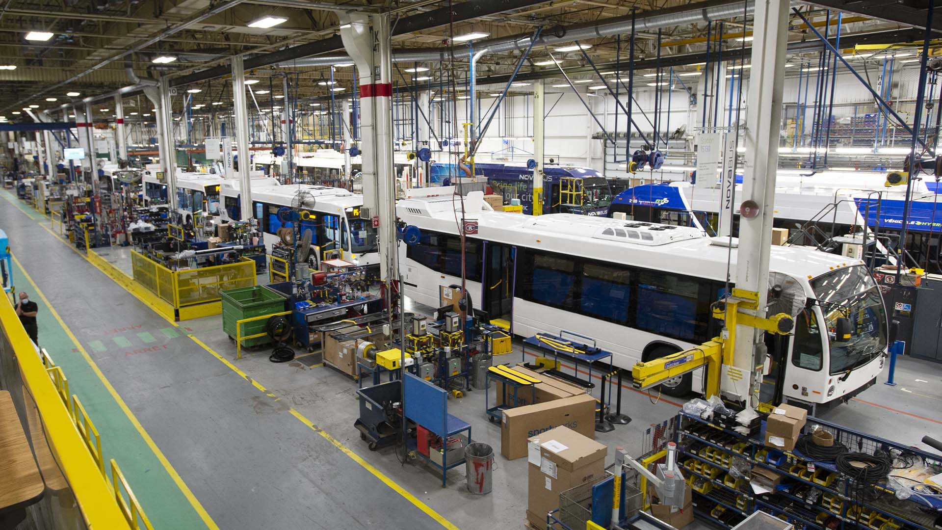 Des autobus sont vus sur la chaîne de montage de l'usine Novabus le mardi 8 juin 2021 à Saint-Eustache, au Québec.