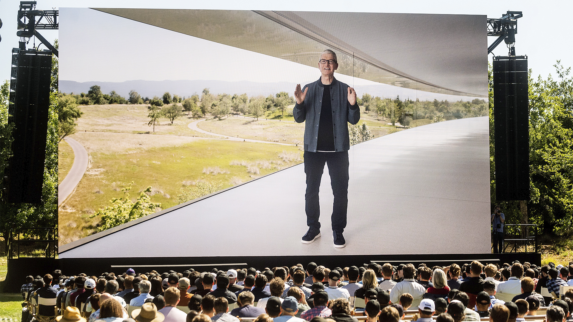 Le président-directeur général d'Apple, Tim Cook, présente les dernières innovations de la compagnie 