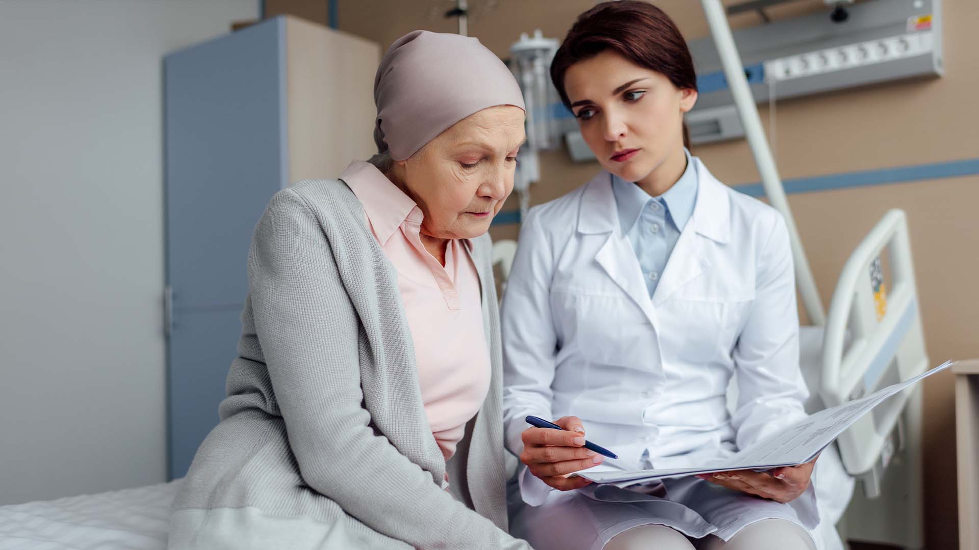 Une nouvelle étude a utilisé un test sanguin pour identifier quels patients atteints d'un cancer du côlon pourraient omettre la chimiothérapie après la chirurgie. 