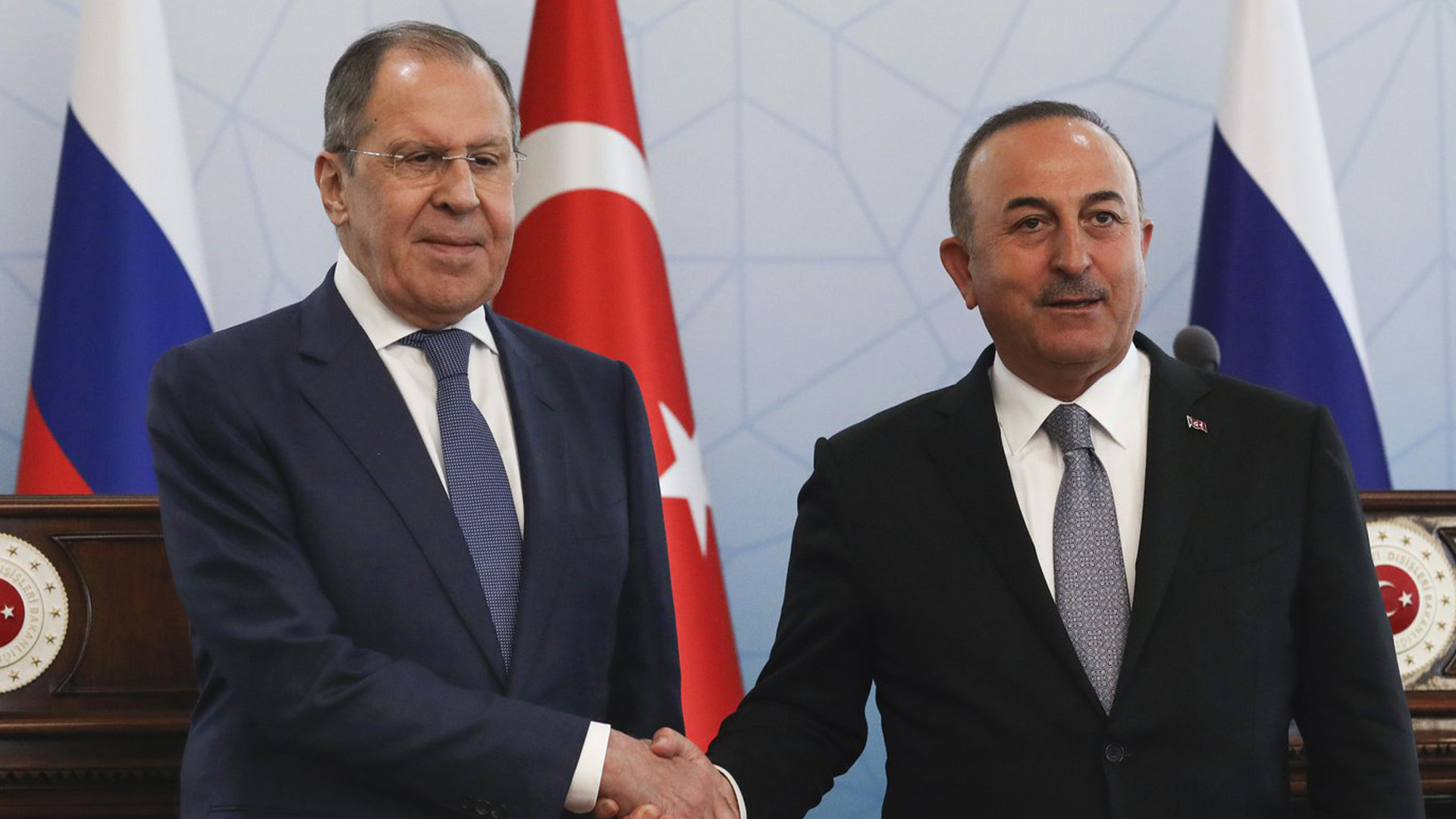 Le ministre russe des Affaires étrangères Sergeï Lavrov et son homologue turc Mevlut Cavusoglu ont discuté mercredi à Ankara. M. Cavusoglu s'est ensuite déclaré «optimiste» quant à une reprise des discussions entre Moscou et Kyiv.