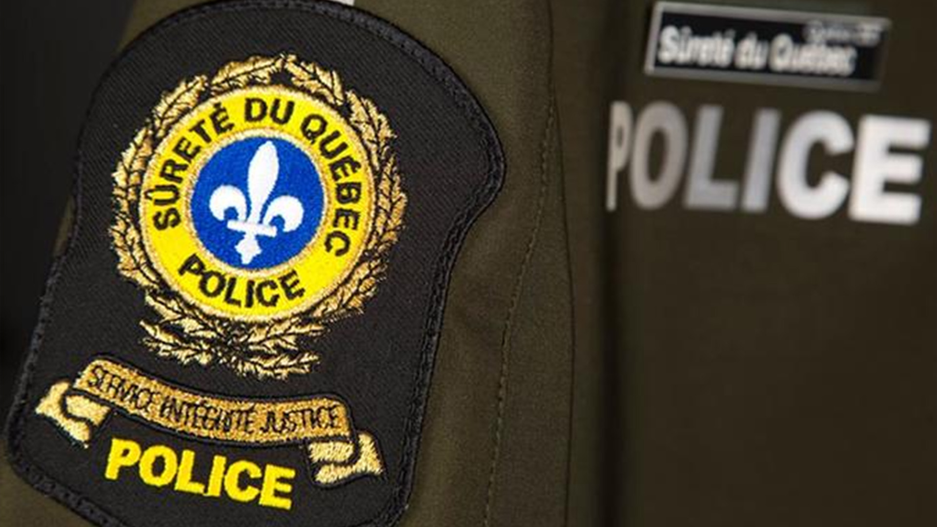 L'équipe de la Division des enquêtes sur les crimes économiques de la Sûreté du Québec a arrêté mercredi à Saint-Calixte un homme accusé d'être derrière une importante série de fraudes du «faux représentant» qui aurait fait au moins 55 victimes en neuf mois aux quatre coins du Québec.