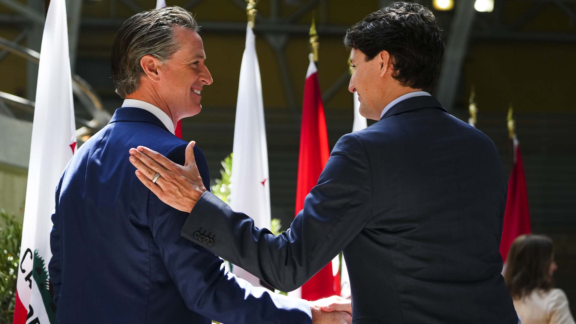Le premier ministre Justin Trudeau lors d'uneconférence de presse conjointe avec le gouverneur de Californie Gavin Newsom. 