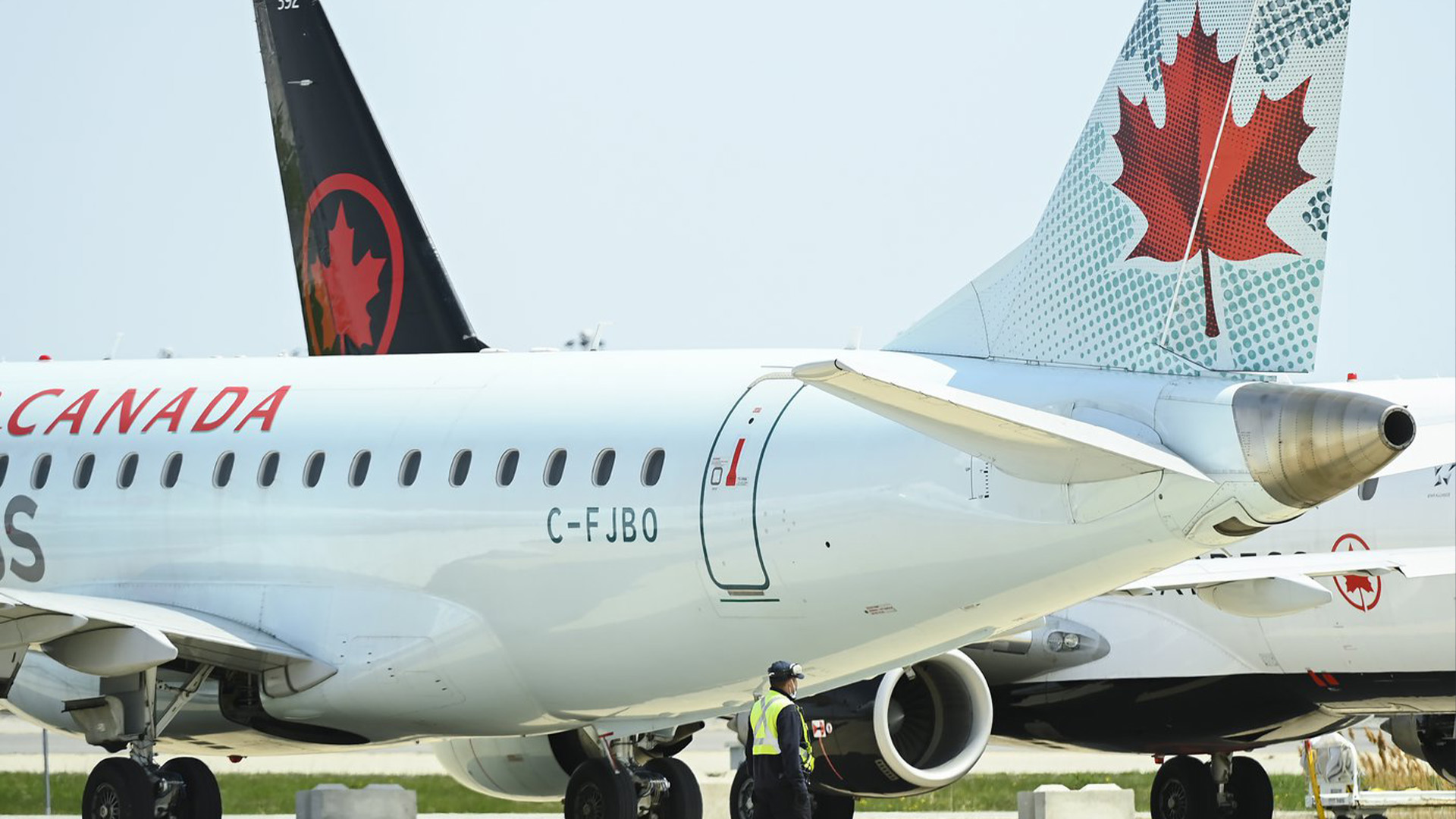 Près d'un demi-million de passagers ont été retenus le mois dernier après leur arrivée à bord de vols internationaux à l'aéroport Lester-B.-Pearson de Toronto.