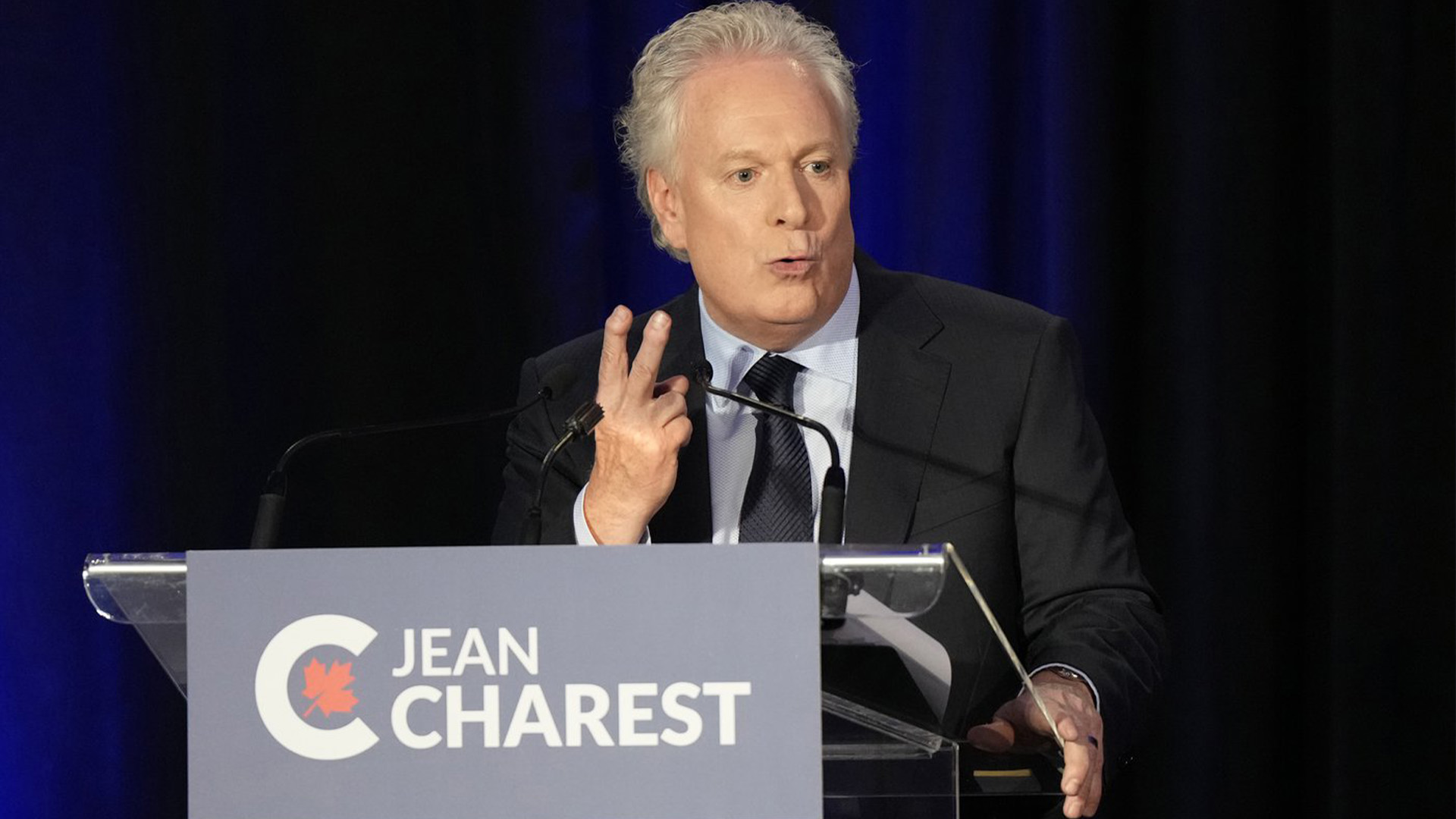 Jean Charest prend part au débat à la direction du Parti conservateur du Canada en français à Laval, au Québec, le mercredi 25 mai 2022.