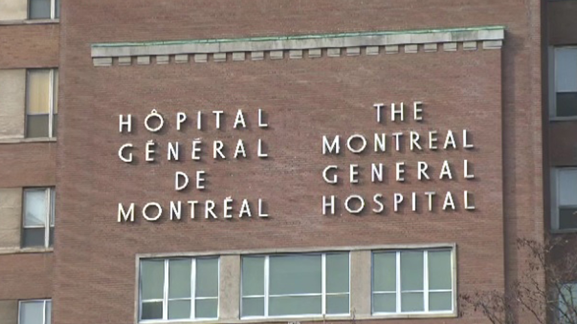 Le défenseur des droits des patients, Paul Brunet, se demande pourquoi l'Hôpital général de Montréal n'a pas soigné le bébé.