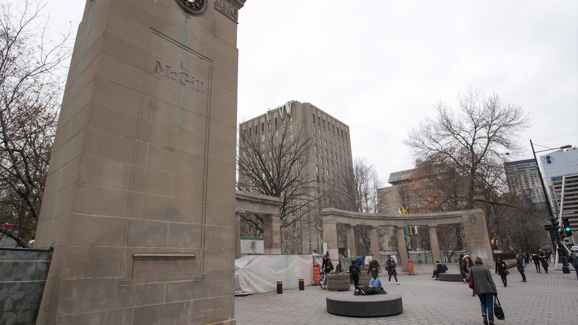 L'entrée du campus de l'Université McGill, située sur la rue Sherbrooke Ouest, à Montréal.