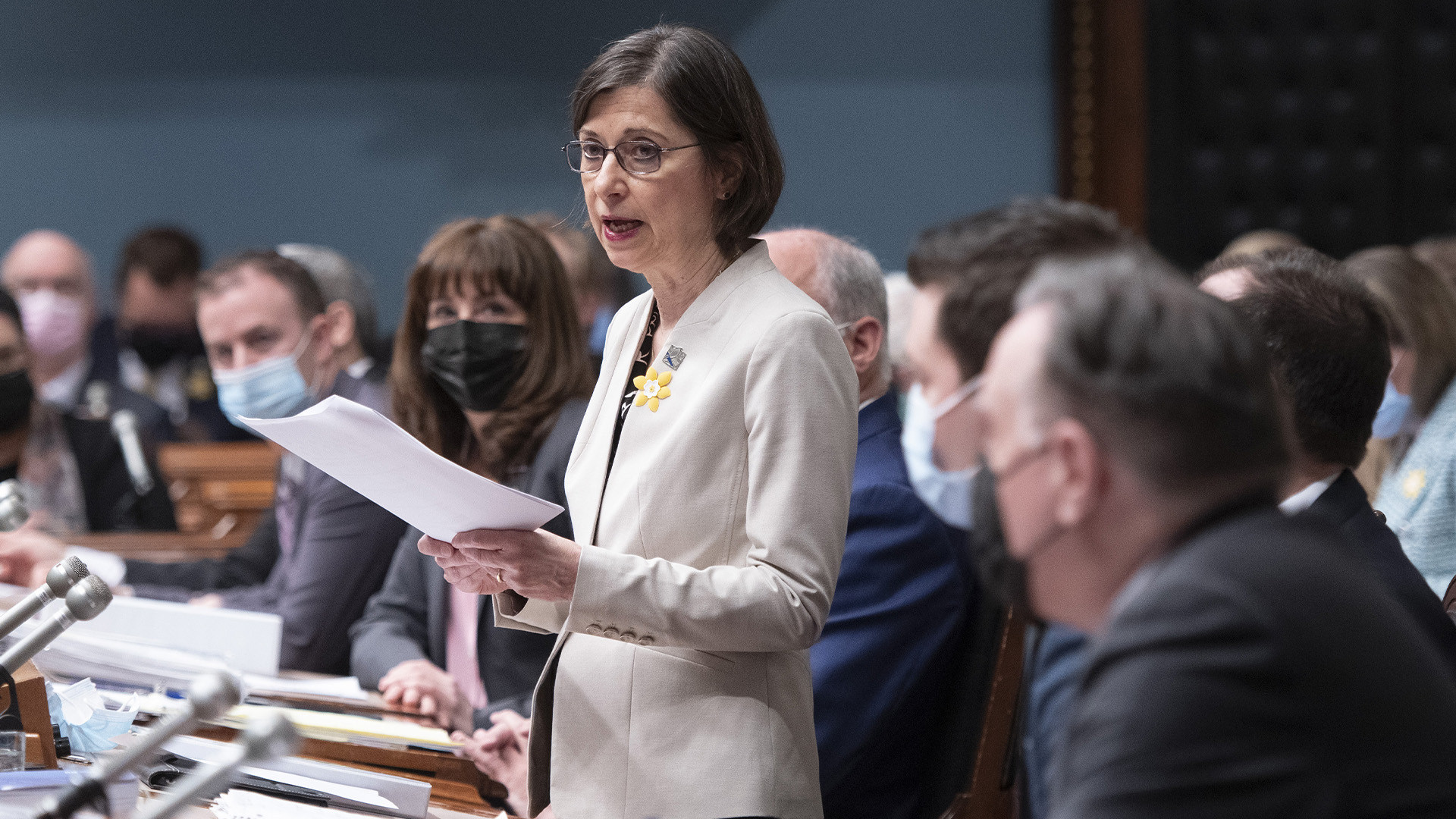 La ministre de l'Enseignement supérieur du Québec, Danielle McCann, dépose un projet de loi le mercredi 6 avril 2022 à l'Assemblée législative de Québec.