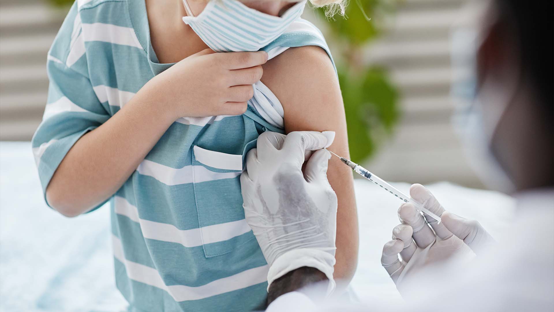 Santé Canada a écrit mardi sur Twitter qu'elle s'attend à prendre une décision d'ici la mi-juillet sur l'opportunité d'approuver le vaccin de Moderna pour les enfants de six mois à cinq ans.