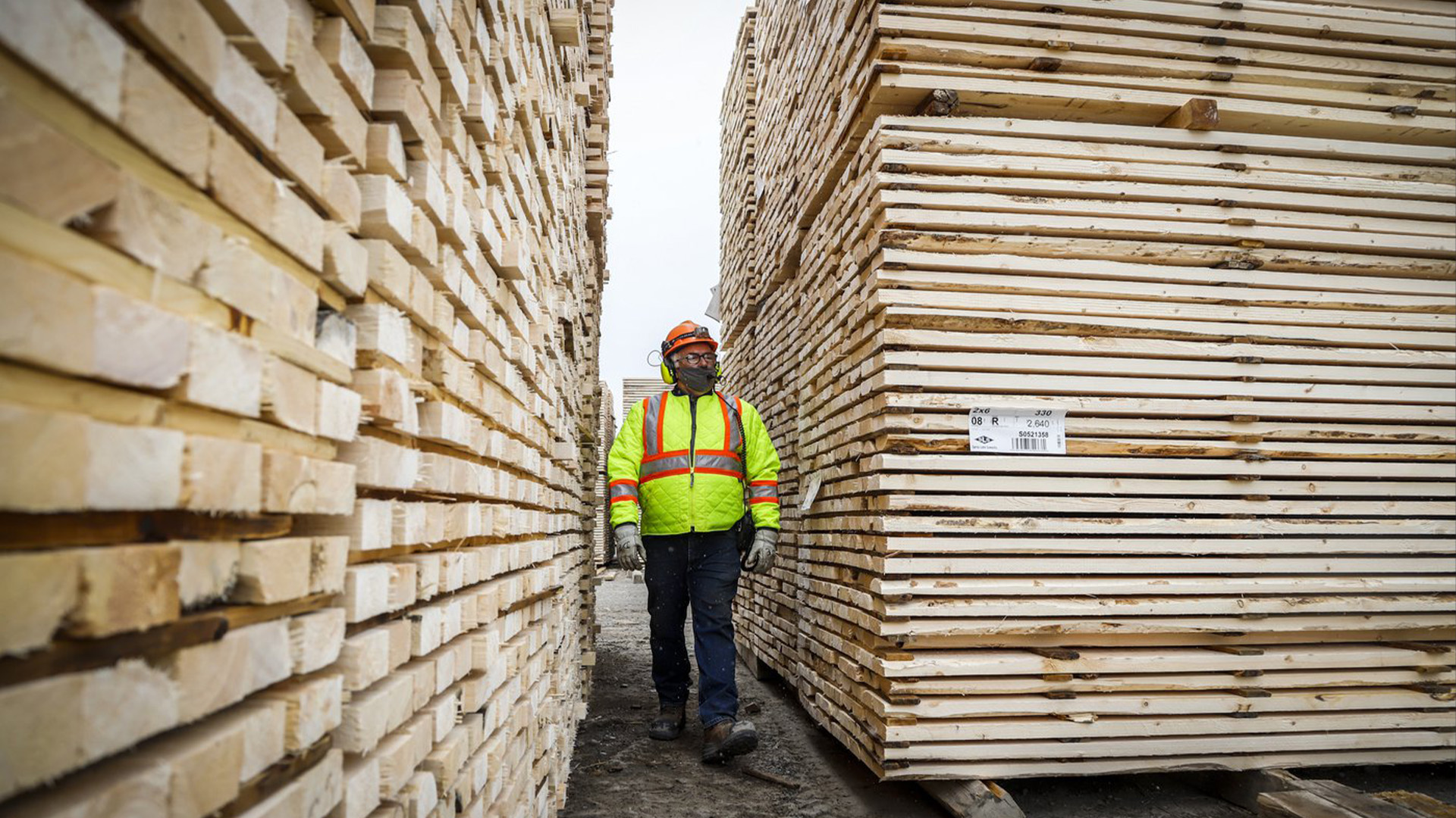 La Corporation Domtar, une filiale du Groupe Papier Excellence basé en Colombie-Britannique, annonce mercredi l'acquisition de la totalité des actions ordinaires en circulation de Produits forestiers Résolu.