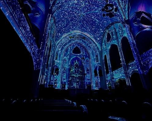 Projection architecturale lumineuse dans l'église de Causapscal