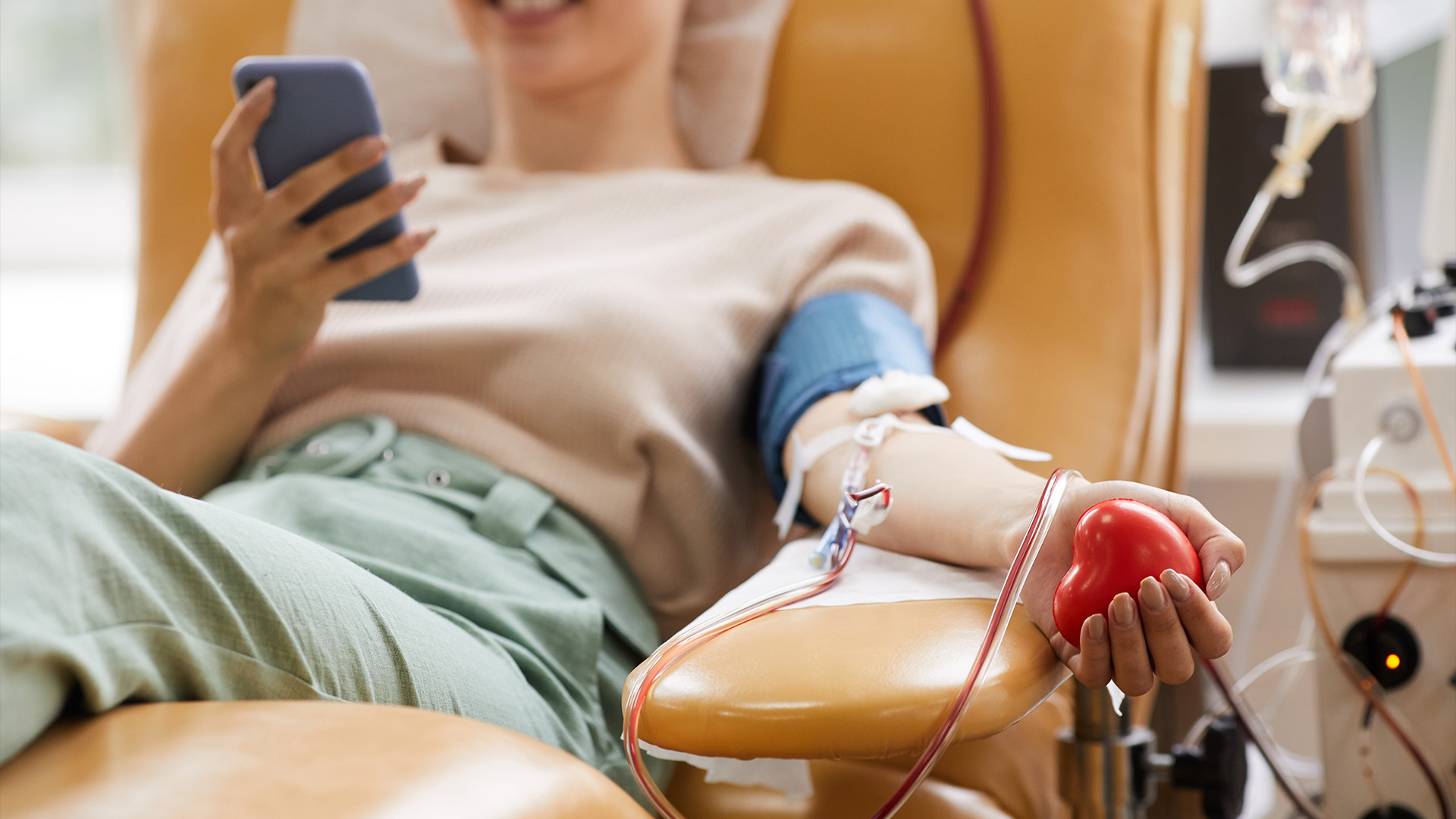 Héma-Québec lance un appel urgent aux donneurs de sang alors que les besoins sont criants afin de répondre aux besoins des centres hospitaliers.