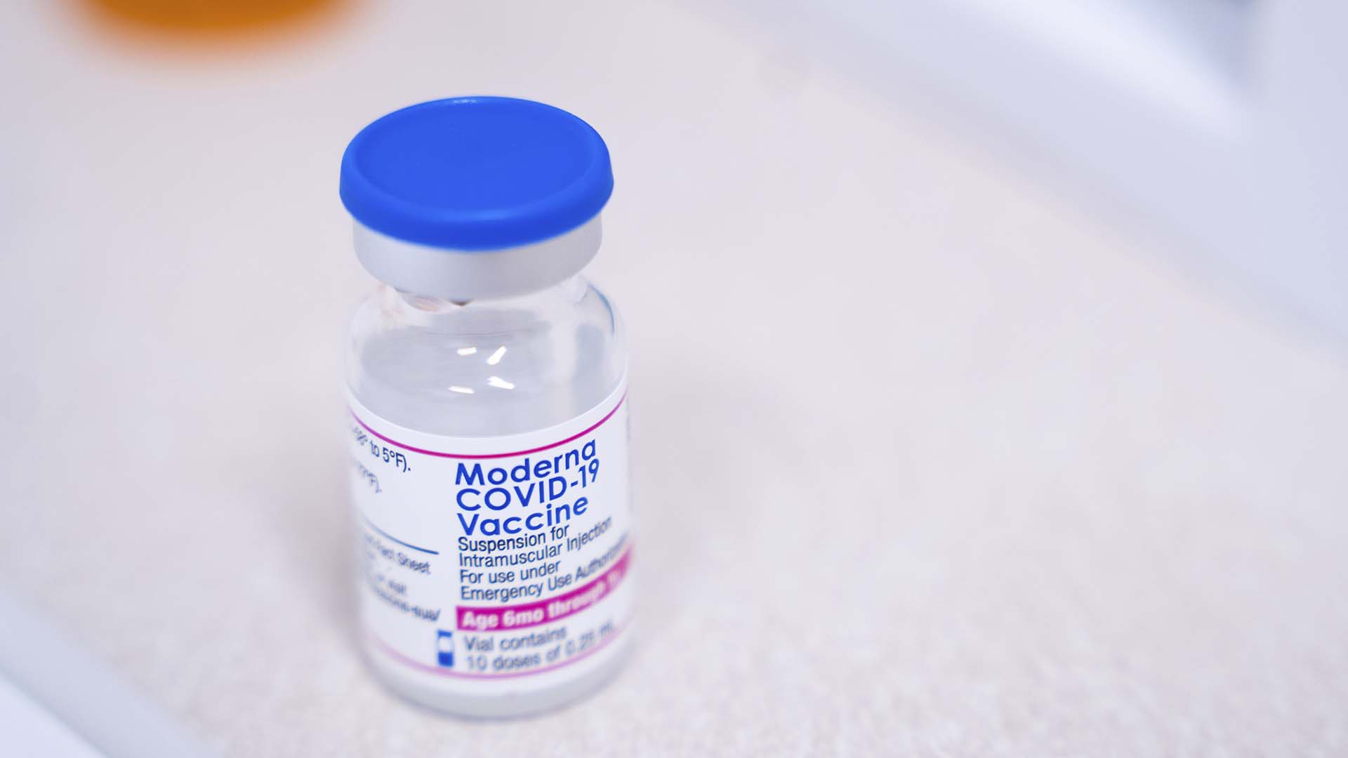 Moderna avait demandé que son vaccin soit administré en deux doses, chacune représentant le quart de sa dose adulte, administrées à environ quatre semaines d'intervalle.