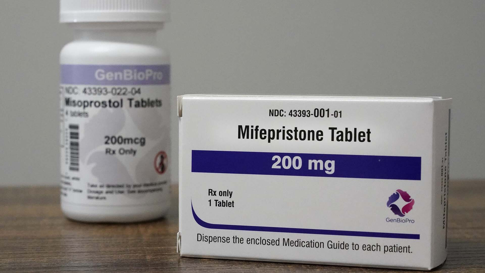 Mifépristone et misoprotol (Mifegymiso), le combiné mieux connu du grand public sous le nom de «pilule abortive» selon le Collège des médecins.