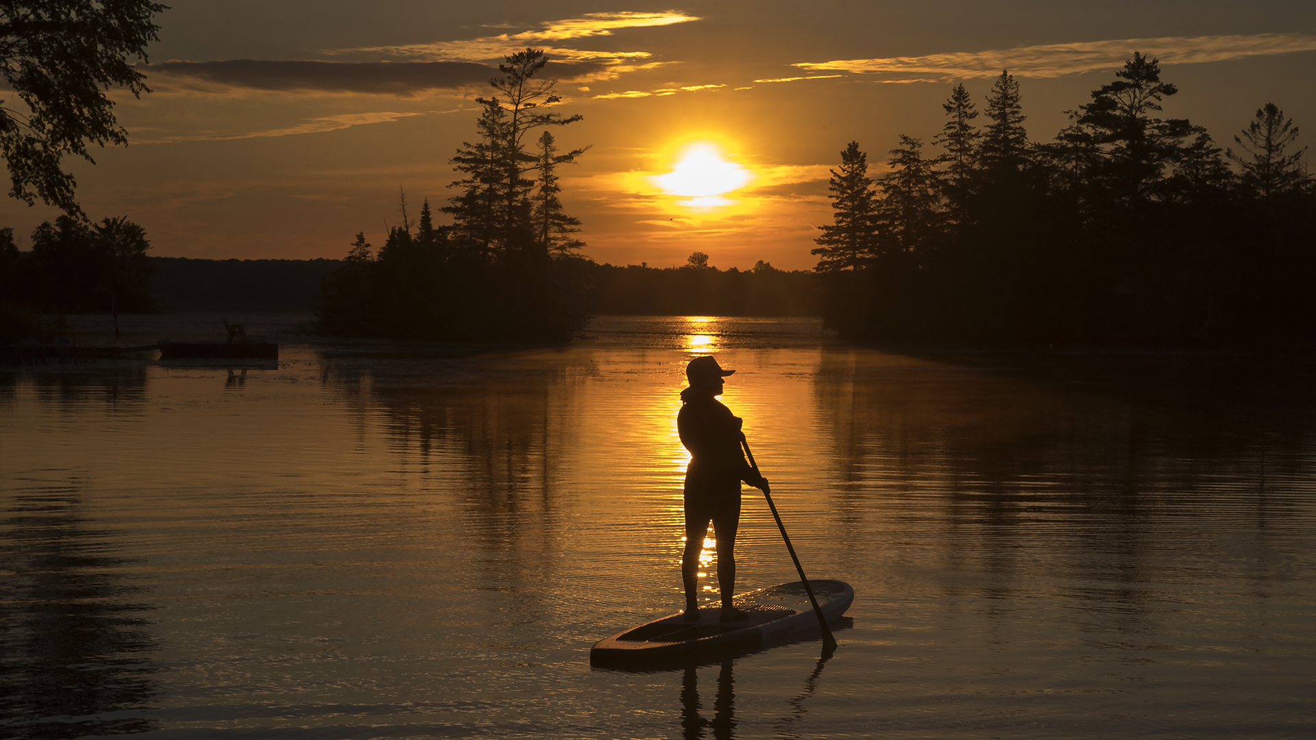 Une nouvelle recherche indique que les lacs canadiens sont dans l'eau chaude à cause des changements climatiques.