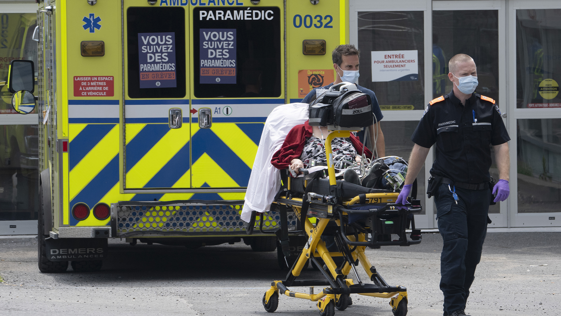 Québec rapporte jeudi 20 nouveaux décès attribués à la COVID-19, ainsi qu'une hausse des hospitalisations.