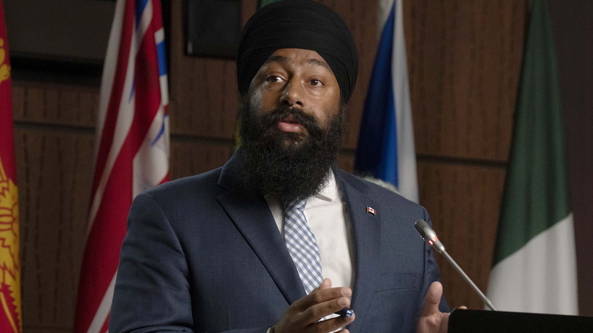 Le député Jasraj Singh Hallan, porte-parole du parti en matière d'immigration, affirme qu'Ottawa a manqué à son obligation morale de sauver les Afghans qui ont aidé le Canada dans sa mission militaire.