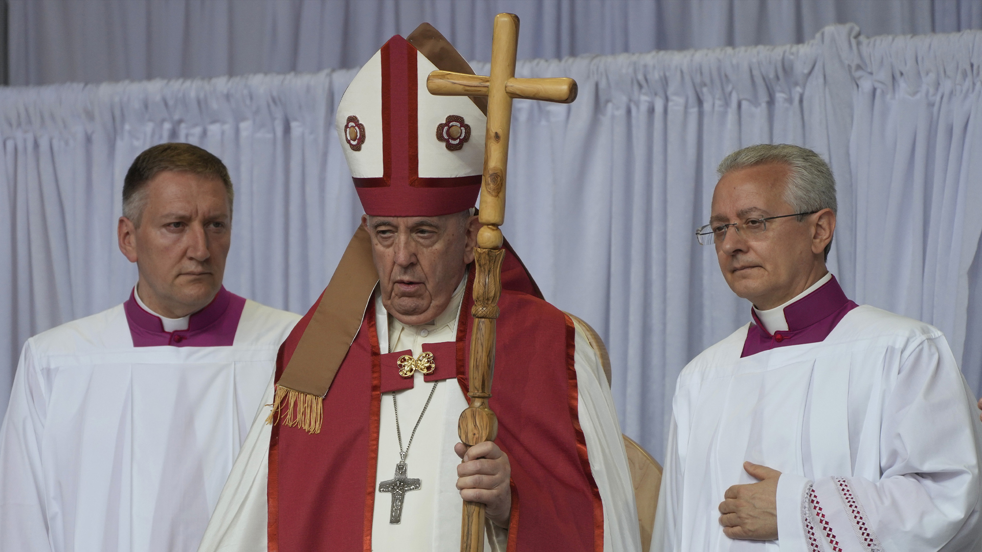 Le pape François a présenté des excuses officielles historiques lundi aux survivants des pensionnats pour Autochtones.