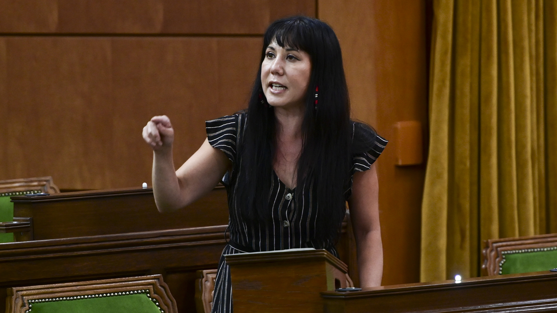 Leah Gazan, qui représente Winnipeg-Centre, avait tenté l'année dernière d'obtenir le consentement unanime de la Chambre pour faire pression sur le gouvernement canadien afin qu'il qualifie de «génocide» ce qui s'est déroulé dans les pensionnats fédéraux pour Autochtones. 