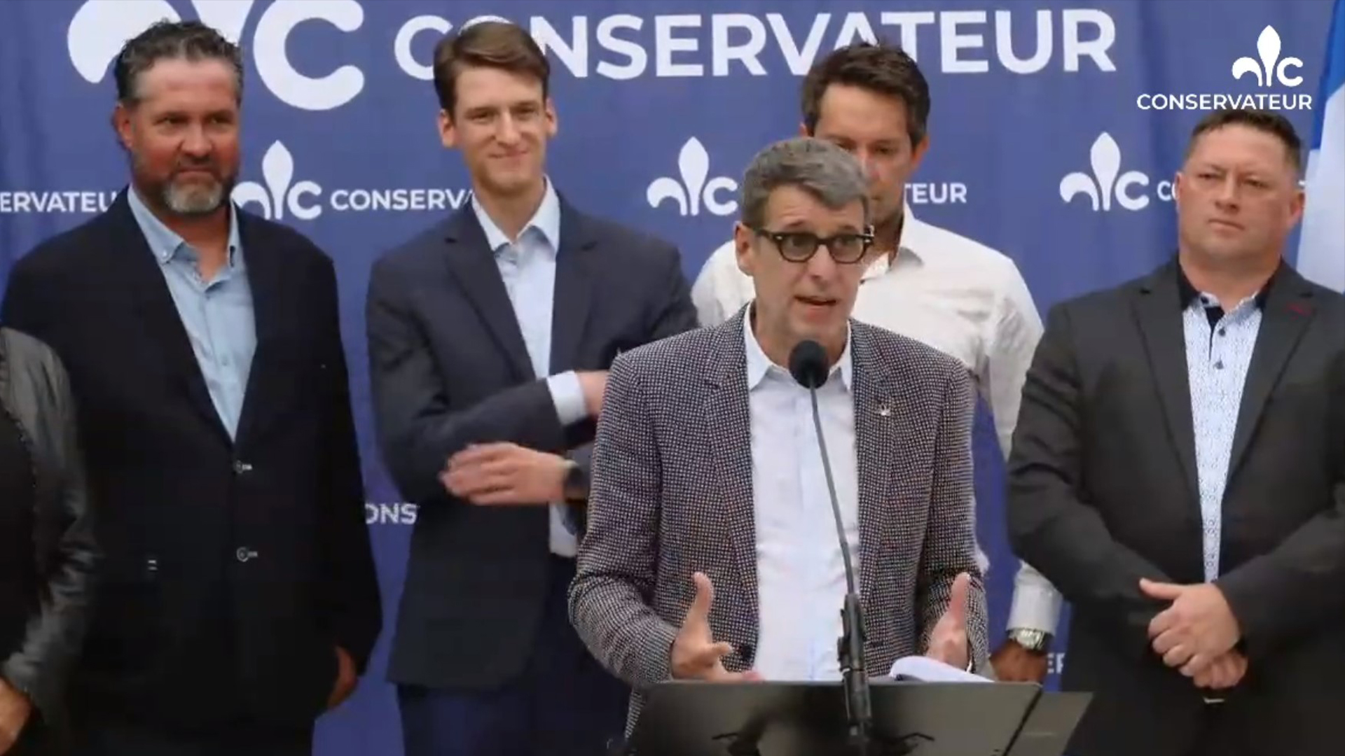 Le chef du Parti conservateur du Québec (PCQ), Éric Duhaime, a présenté mercredi les cinq candidats qui se présenteront dans les circonscriptions du Saguenay Lac-Saint-Jean lors des prochaines élections provinciales.