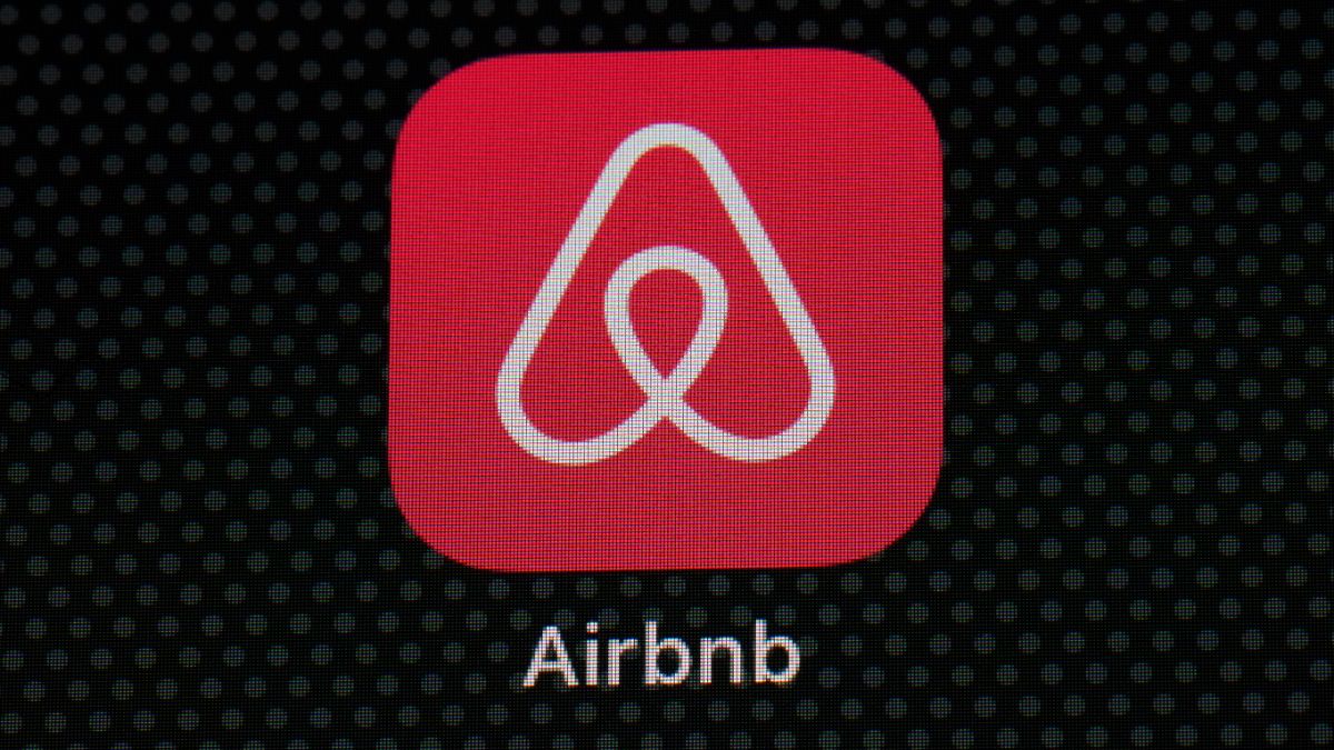 Airbnb a déclaré que le système de filtrage qu'il déploie pour les annonces aux États-Unis et au Canada a été testé en Australie, où il a entraîné une baisse de 35 % des fêtes non autorisées.