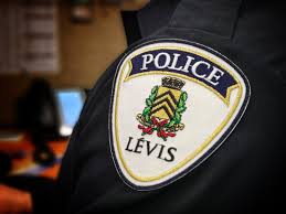 La vigilance d'un enfant de 12 ans a permis aux policiers de Lévis l'arrestation mercredi soir d'un couple de Sherbrooke pour vol qualifié.
