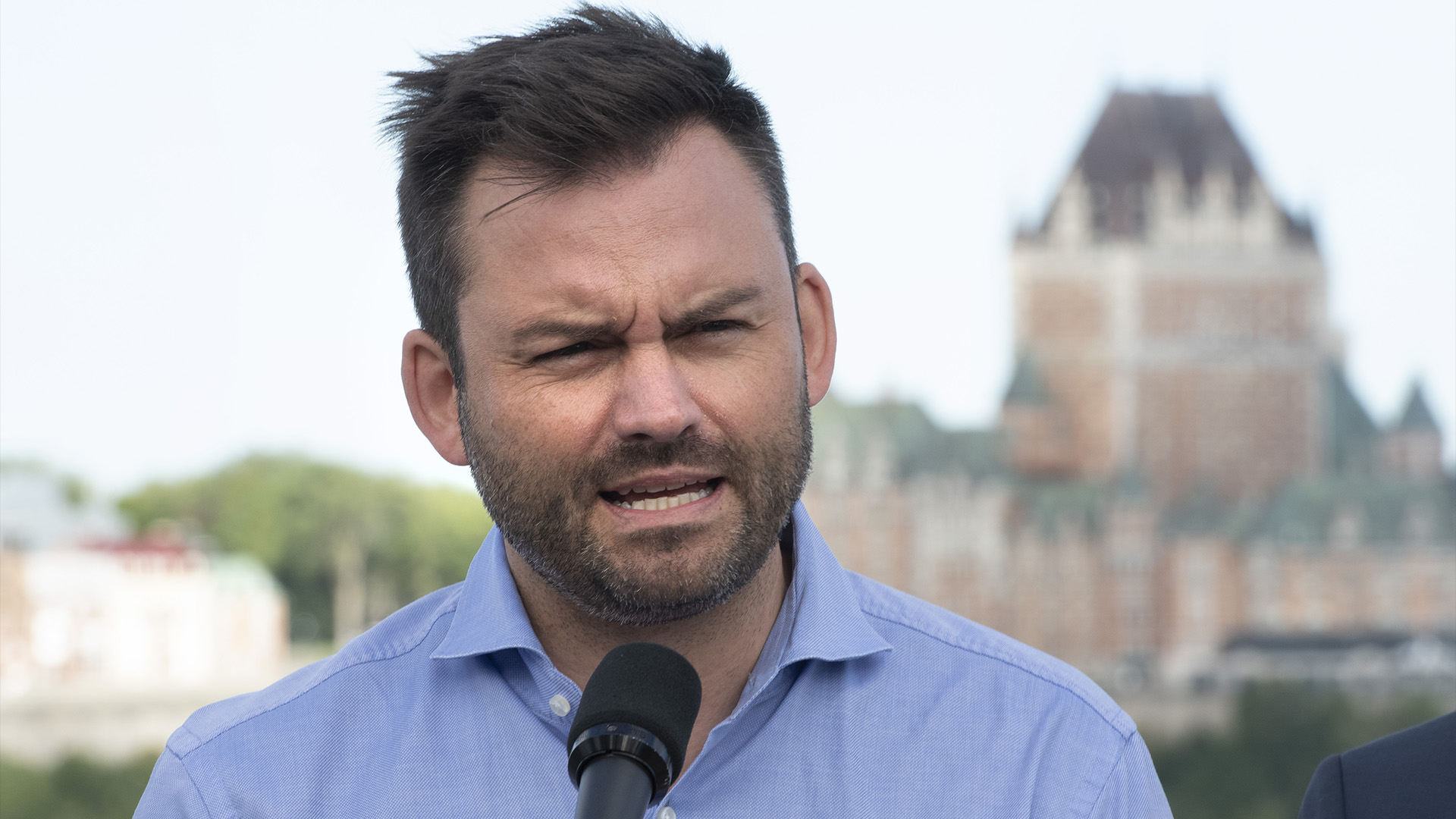 Le chef du Parti québécois, Paul St-Pierre Plamondon, parle de l'immigration lors de l'arrêt de la campagne, le lundi 5 septembre 2022 à Lévis, au Québec. Les Québécois se rendent aux urnes pour une élection générale le 3 octobre.